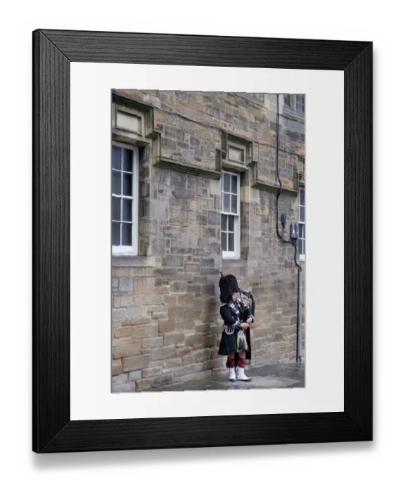 Framed Print : Scotland, Edinburgh, The Royal Mile Framed Print : Scotland, Edinburgh, The Royal Mile