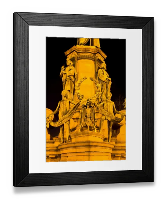 Framed Print : Scotland, Edinburgh, New Town. Sculpture by J. Pittendrigh McGillvray near Coates Crescent in the New