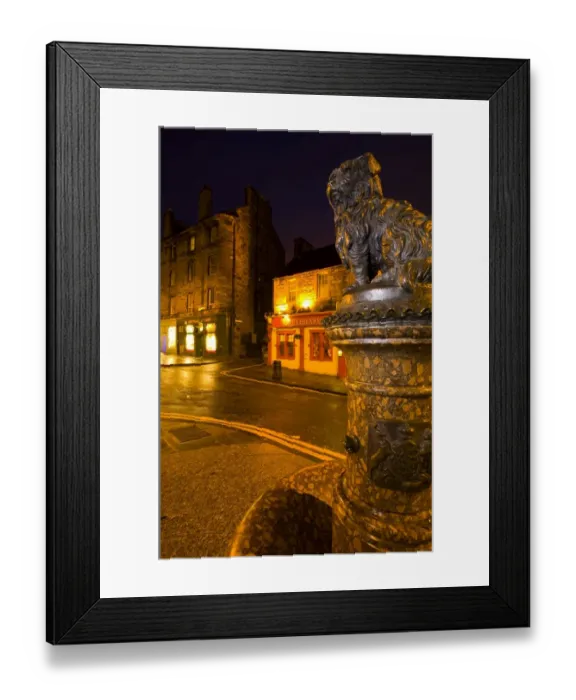 Framed Print : Scotland, Edinburgh, Greyfriars Bobby. Greyfriars Bobby, the famous loyal Skye Terrier who lay on the grave of his master John Gray for 14 years after his death in 1858 - Only leaving his grave briefly to