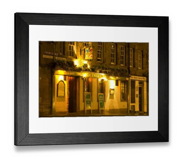Framed Print : Scotland, Edinburgh, The Royal Mile. Traditional Scottish Public House on the Royal Mile Framed Print : Scotland, Edinburgh, The Royal Mile. Traditional Scottish Public House on the Royal Mile