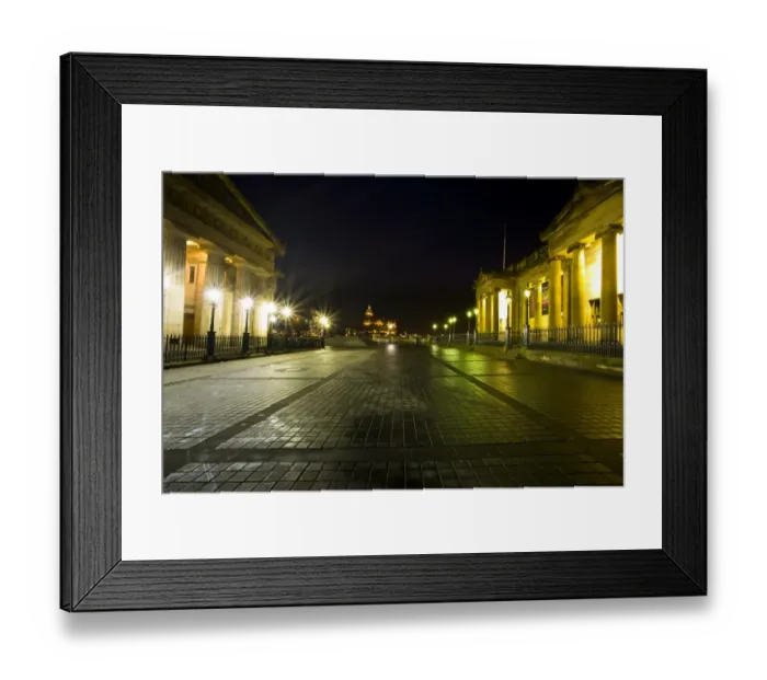 Framed Print : Scotland, Edinburgh, The Mound. The Royal Scottish Academy and the National Gallery of Scotland