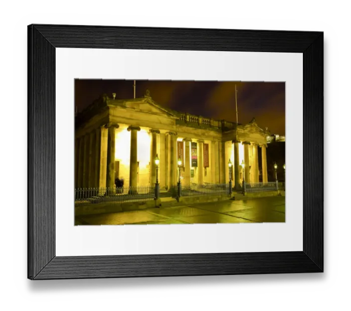 Framed Print : Scotland, Edinburgh, The Mound. The neoclassical style National Gallery of Scotland building