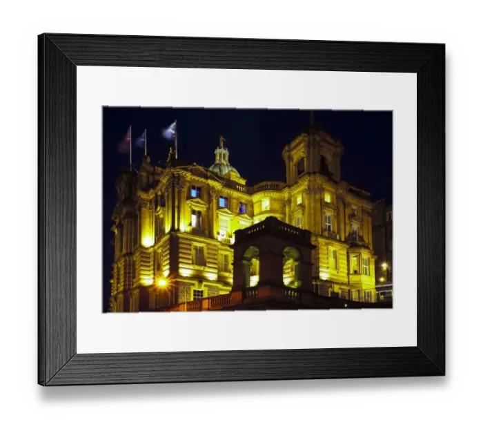 Framed Print : Scotland, Edinburgh, Bank of Scotland. A prominent feature of the Edinburgh skyline