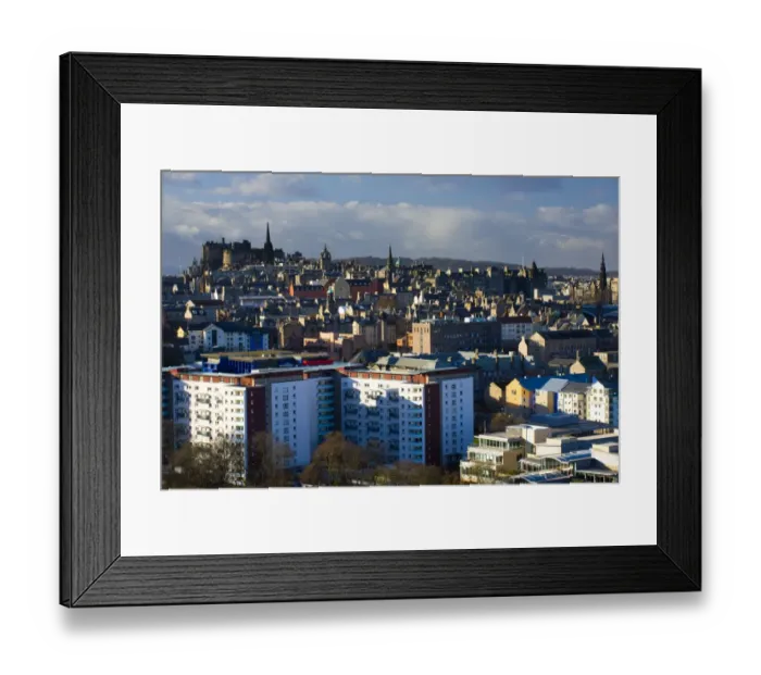 Framed Print : Scotland, Edinburgh, Edinburgh City. The distinctive Edinburgh skyline with the famous landmarks of the Castle Framed Print : Scotland, Edinburgh, Edinburgh City. The distinctive Edinburgh skyline with the famous landmarks of the Castle