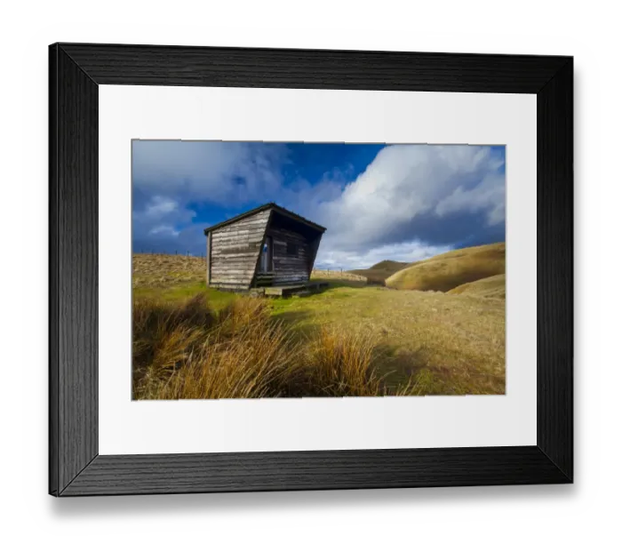 Framed Print : England, Northumberland, Northumberland National Park. Yearning Saddle  /  Lamb Hill Refuge Hut