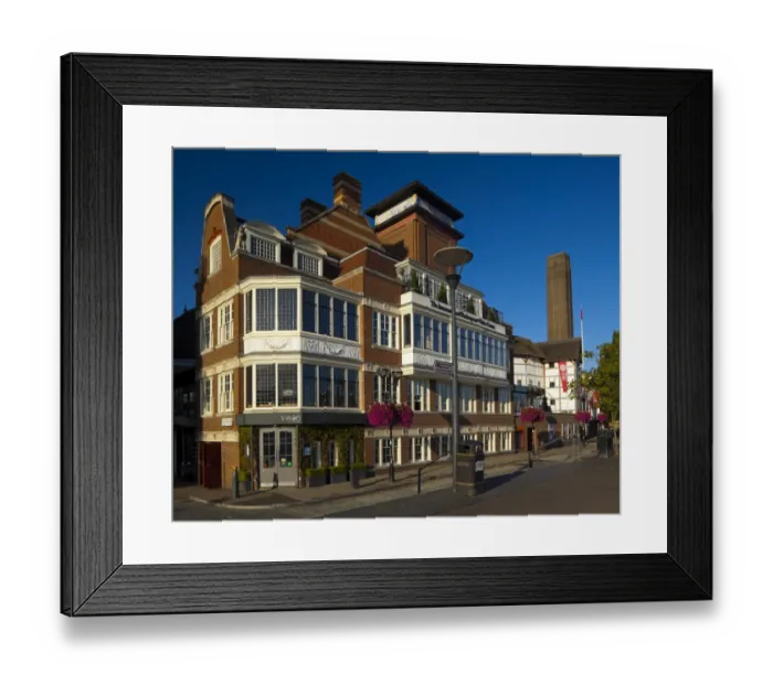Framed Print : England, London, Southwark. Shakespears's Globe Theatre on the soothe bank of the River Thames Framed Print : England, London, Southwark. Shakespears's Globe Theatre on the soothe bank of the River Thames