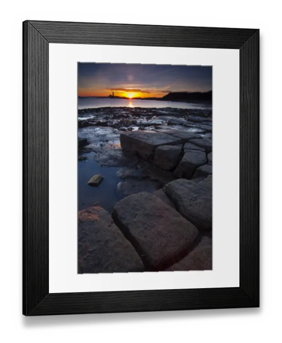 Framed Print : England, Tyne and Wear, Whitley Bay. Looking from bay north of Whitley Bay towards St Marys Lighthouse and Island