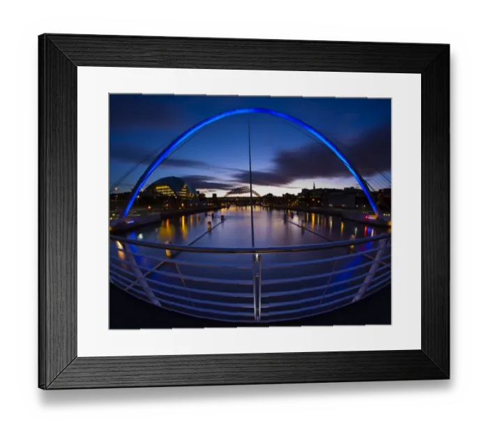 Framed Print : England, Newcastle upon Tyne & Gateshead. The Gateshead Millennium Bridge Framed Print : England, Newcastle upon Tyne & Gateshead. The Gateshead Millennium Bridge