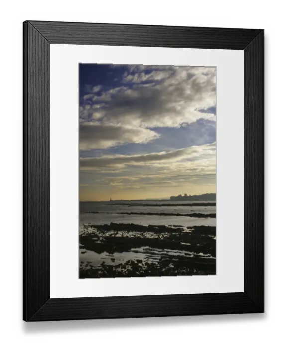 Framed Print : England, Tyne and Wear, Cullercoats. Looking towards the North tyne pier and Tynemouth Framed Print : England, Tyne and Wear, Cullercoats. Looking towards the North tyne pier and Tynemouth