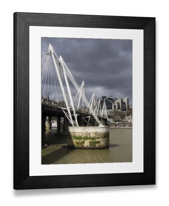 Framed Print : England, Greater London, Golden Jubilee Bridge Framed Print : England, Greater London, Golden Jubilee Bridge