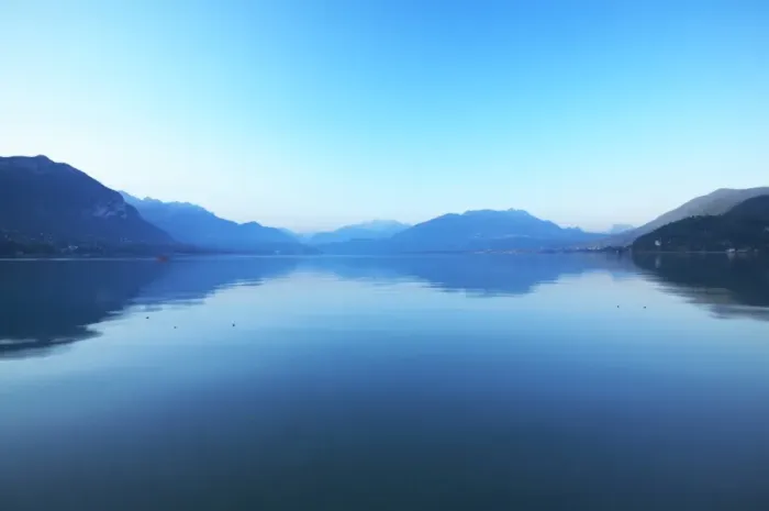 Framed Print : Annecy Dawn