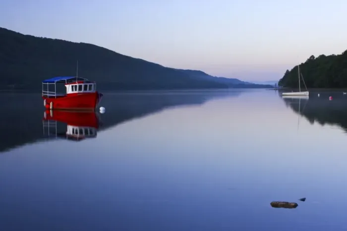 Framed Print : England, Cumbria, Lake District National Park. Dawn looking across the still waters