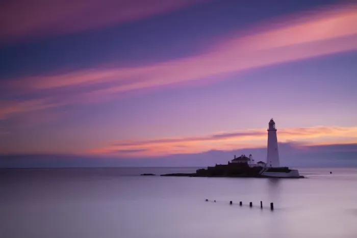 Framed Print : England, Tyne and Wear, St Marys Island. Pre-dawn pink skies above St Marys Island