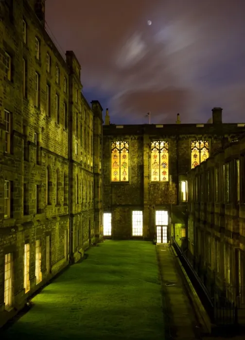 Framed Print : Scotland, Edinburgh, Old Town. Courtyard viewed from the George IV Bridge which was constructed to link the Old Framed Print : Scotland, Edinburgh, Old Town. Courtyard viewed from the George IV Bridge which was constructed to link the Old