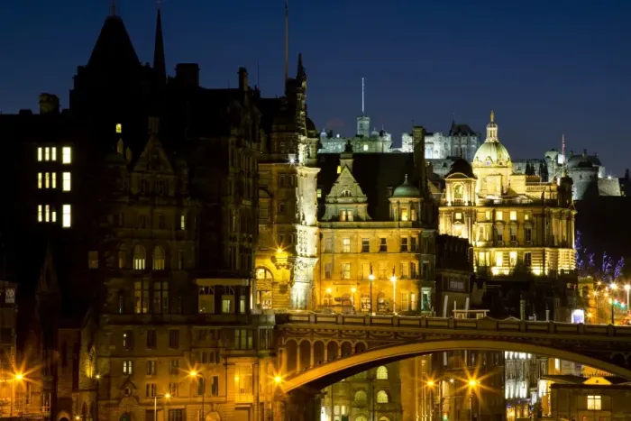 Framed Print : Scotland, Edinburgh, Old Town. Looking from the east of the North Bridge towards the Castle