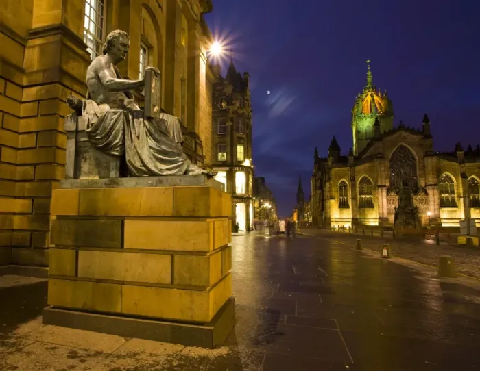 Framed Print : Scotland, Edinburgh, The Royal Mile. Hume statue with the St Giles Cathedral