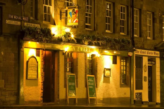 Framed Print : Scotland, Edinburgh, The Royal Mile. Traditional Scottish Public House on the Royal Mile Framed Print : Scotland, Edinburgh, The Royal Mile. Traditional Scottish Public House on the Royal Mile